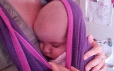 El porteo llega a los pediatras desde la evidencia cientifica